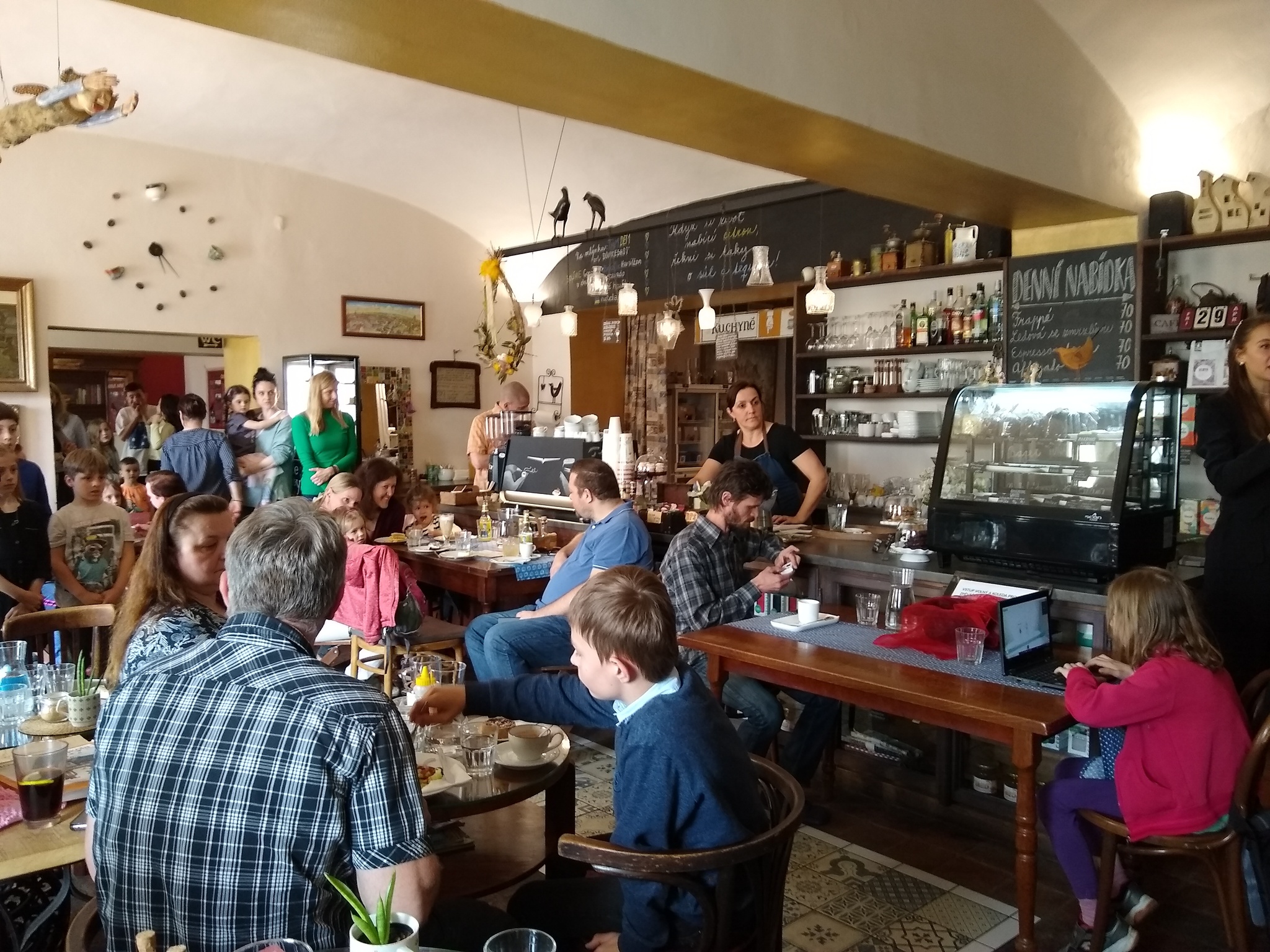 Jarní hudenbí kavárna